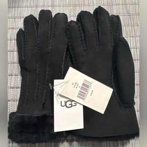 Ugg gloves never worn